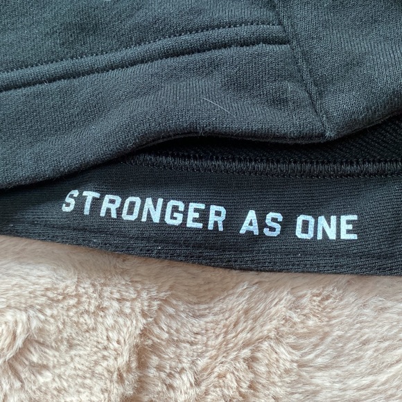 Lululemon x Barry’s Stronger as One Cropped Hoodie - Picture 3 of 4